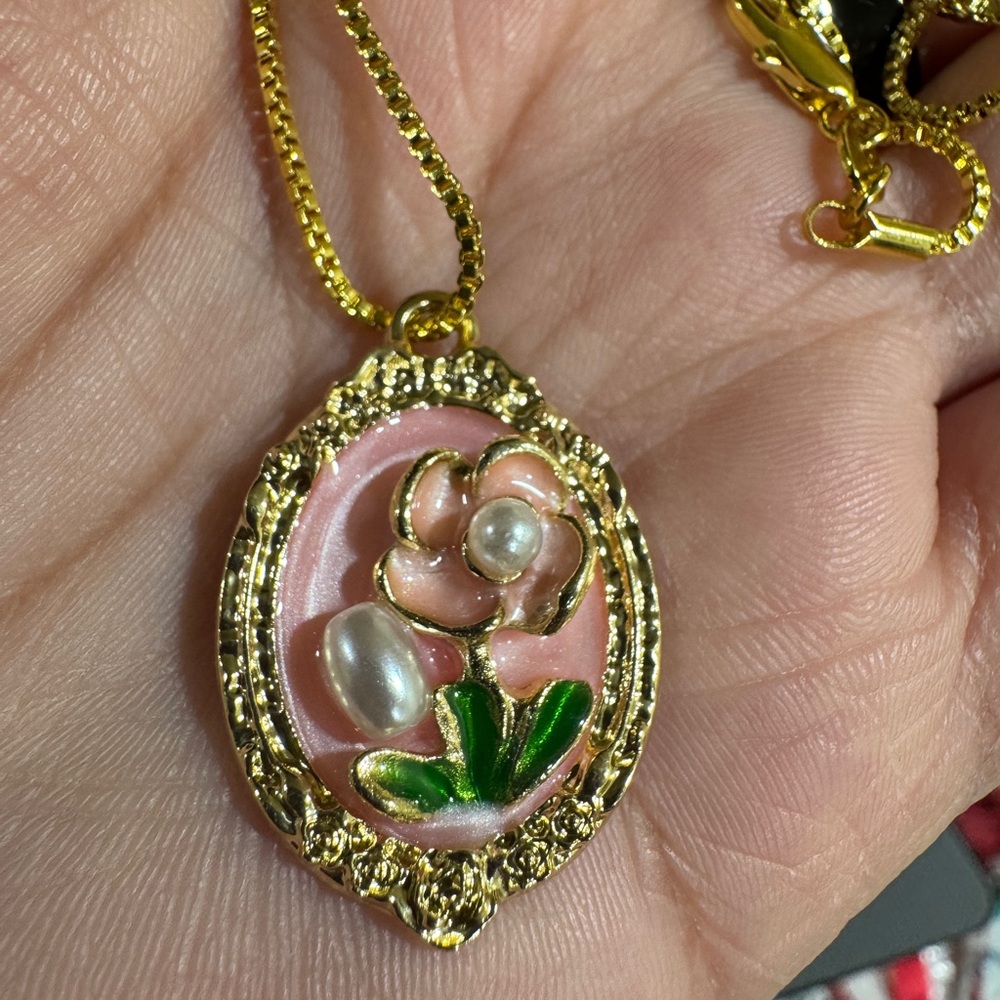 18 k gold plated Gold and Pink Floral Pendant Necklace - Picture 4 of 6